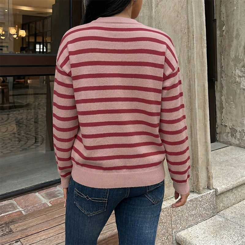 Damen Gestreifter Feinstrick-Knopfcardigan mit Rundhalsausschnitt, taillierter Silhouette und Rippenbündchen Shop Nory