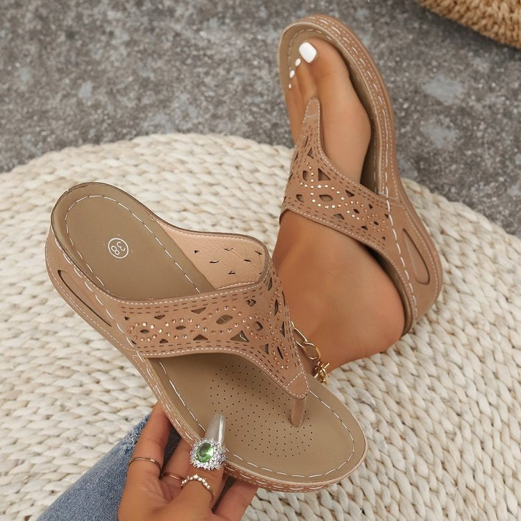 Damen Komfortable Zehentrenner-Sandalen mit floralem Schnitt