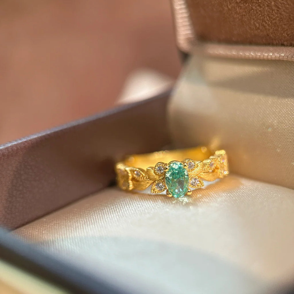 Damen eleganter Ring mit ovalem Edelstein und kunstvollen Zirkonia-Details Shop Nory