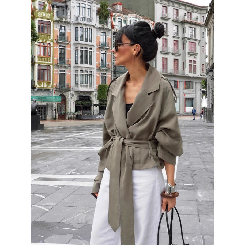 Damen Oversize Trenchjacke im Cropped-Schnitt mit Bindegürtel, überschnittenen Schultern und Ballonärmeln Shop Nory