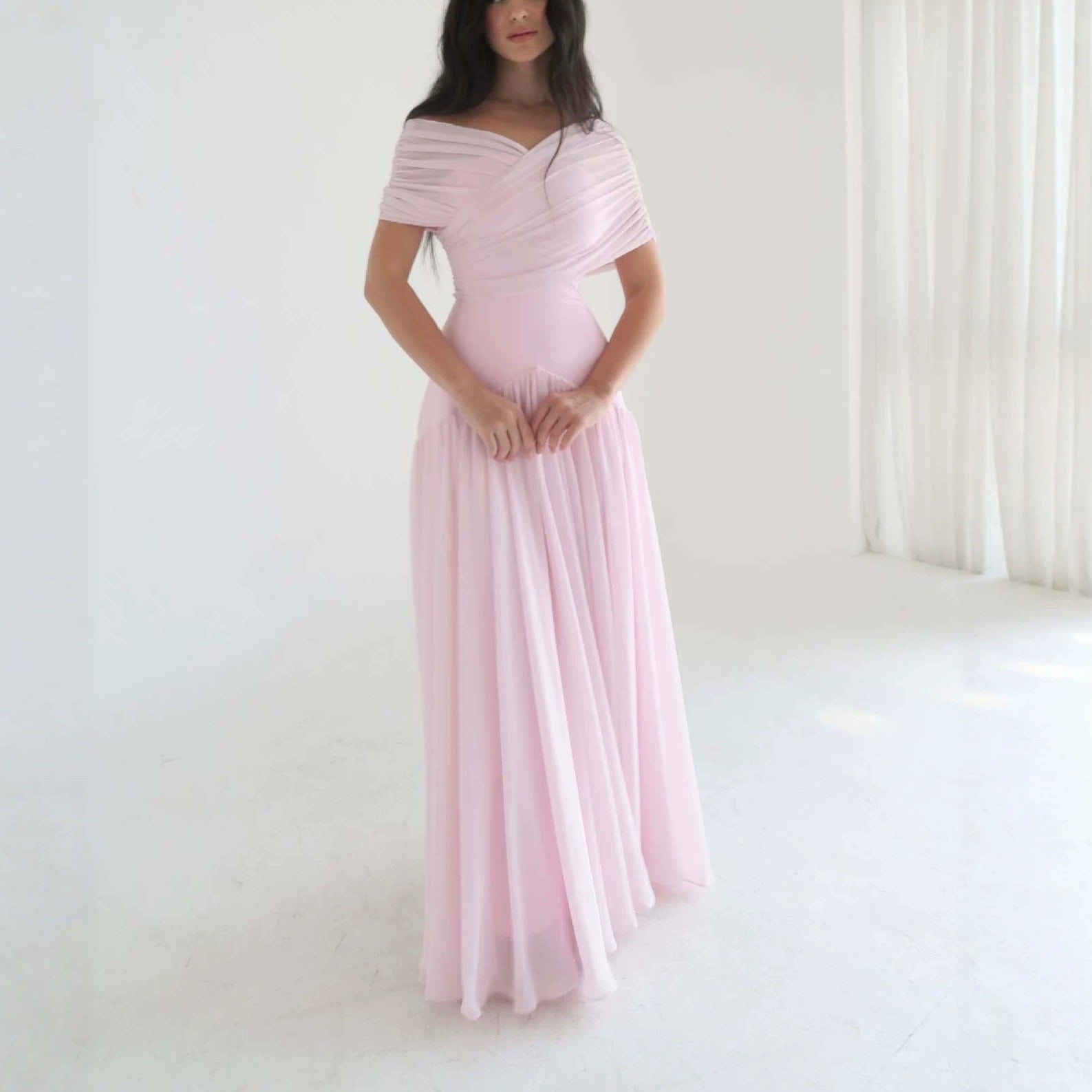Damen Elegantes Maxikleid mit Wickeloptik und transparenten Ärmeln Shopnory