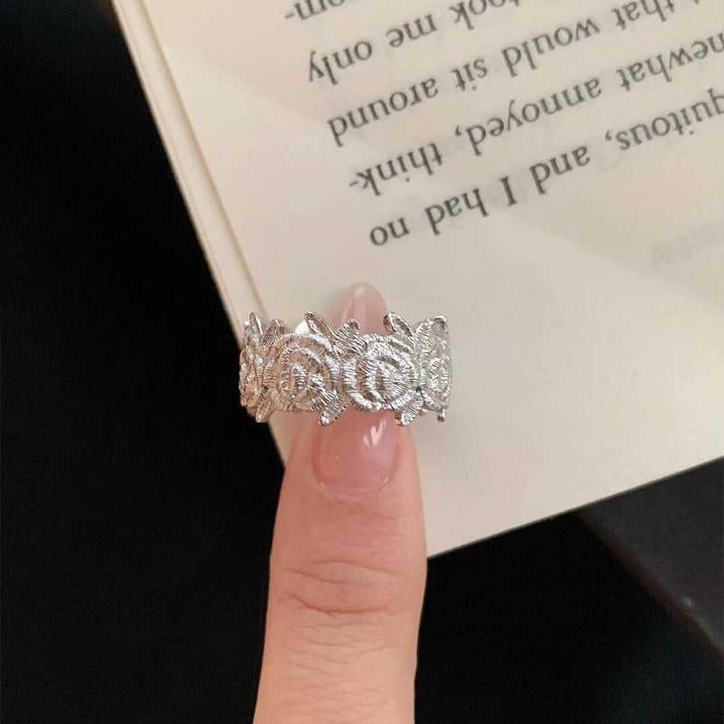 Damenring mit floralem Reliefdesign Shop Nory