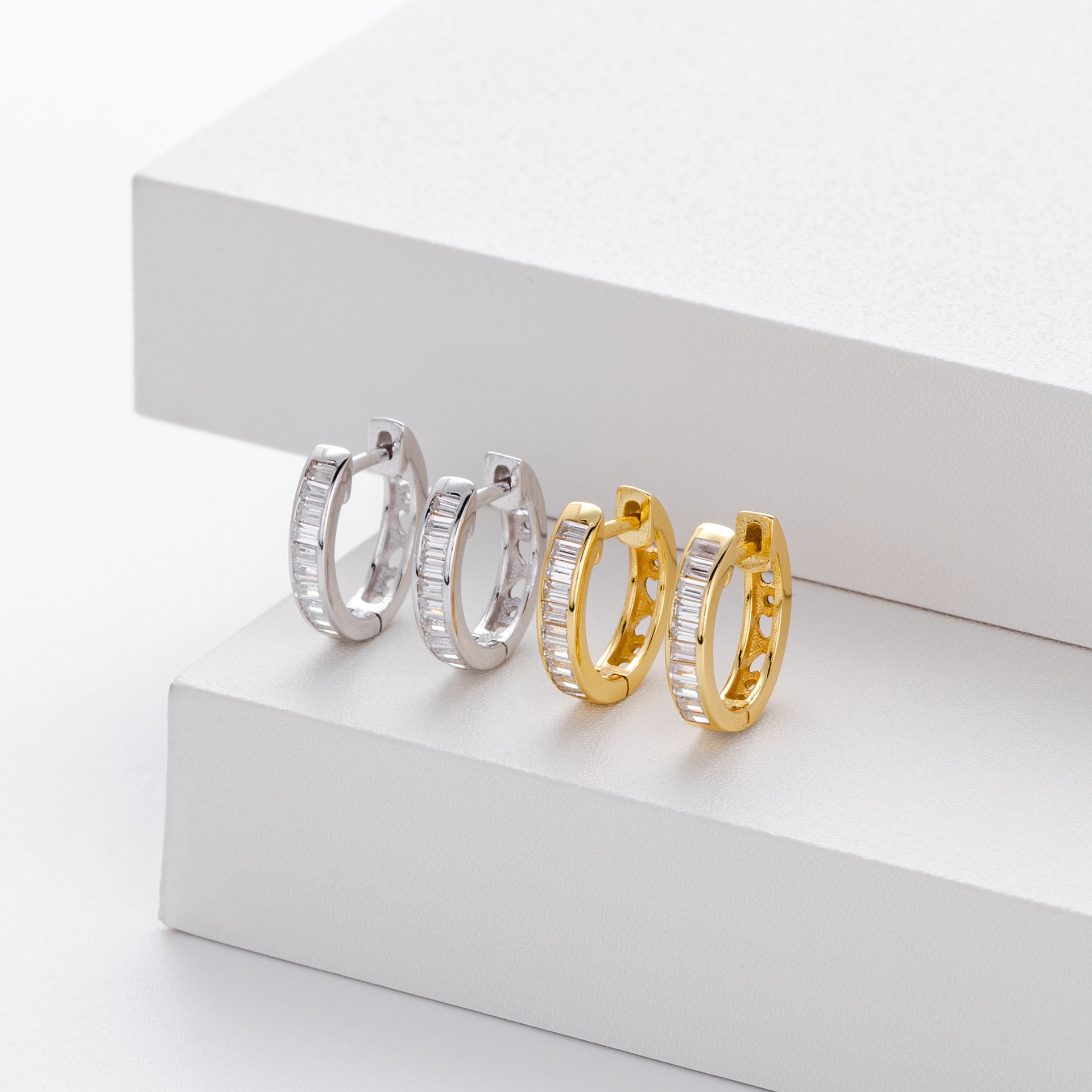 Damen Creolenohrringe mit luxuriösem Zirkonbesatz aus 925 Sterling Silber Shop Nory