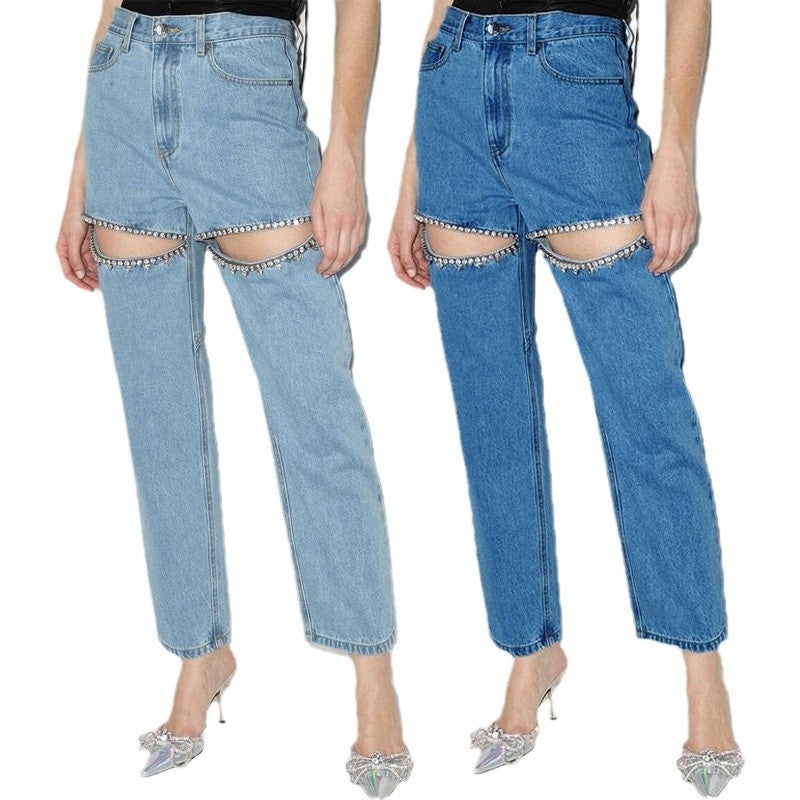 Damen Jeans mit dekorativen Cut-Outs und Strassverzierungen