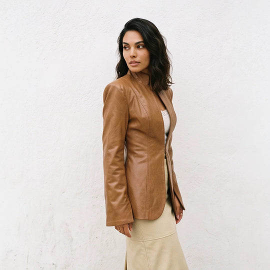 Damen taillierter Veganleder‑Blazer mit sculpted Nähten und Stehkragen Shop Nory