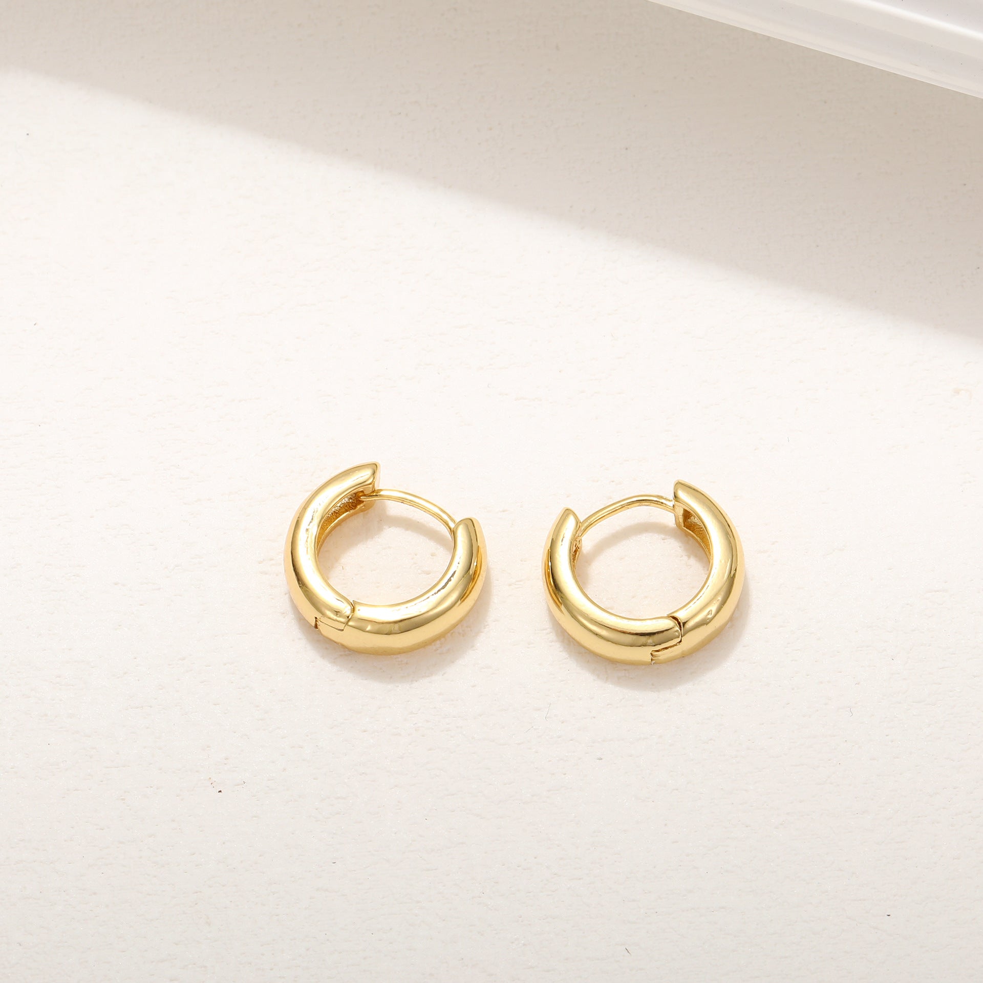 Damen Ohrringe-Set mit vielseitigen Formen und eleganter Goldverzierung Shop Nory