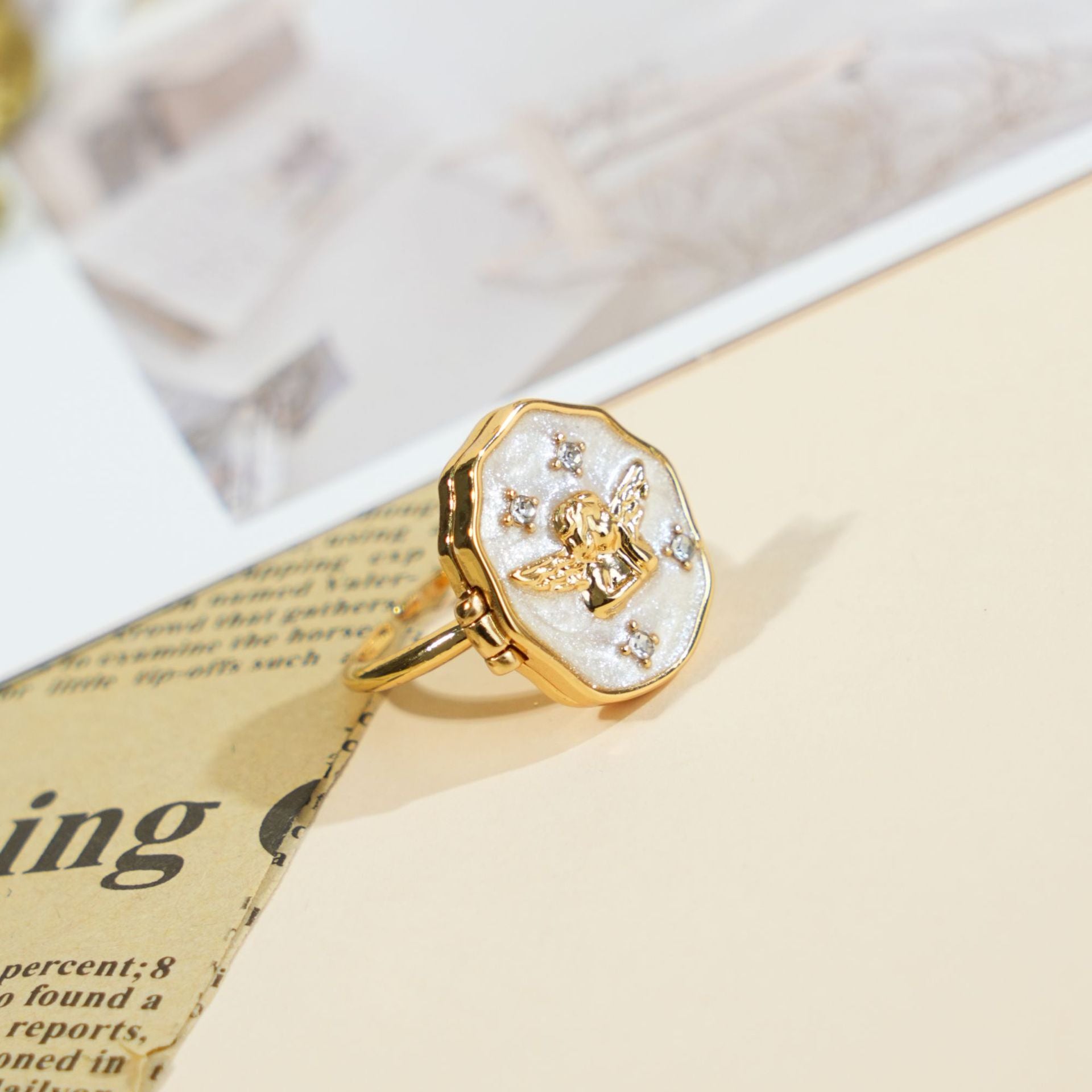Damenring mit detailverliebtem Engel-Motiv Shop Nory
