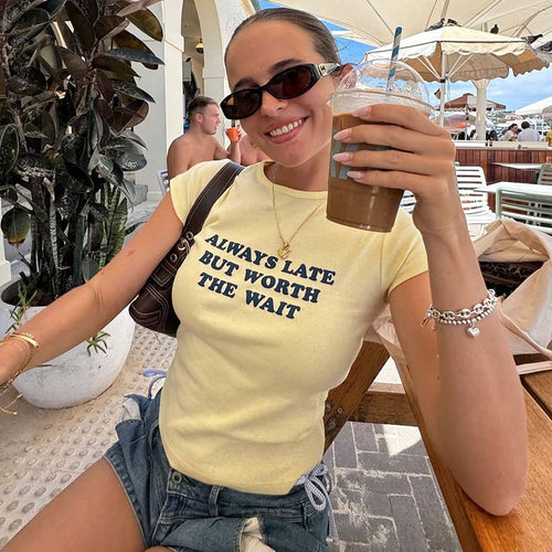 Damen Kurzes Statement T-Shirt mit Rundhalsausschnitt