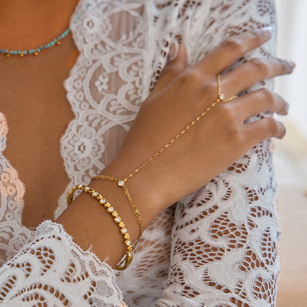 Damen Armband mit verstellbarem Design und funkelnden Zirkonia Shop Nory