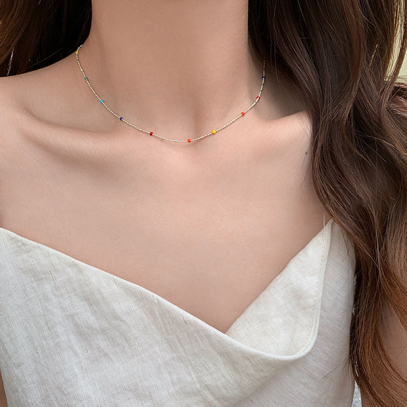 Damen Halskette mit bunten Perlen und stilvollem Silberdesign Shop Nory