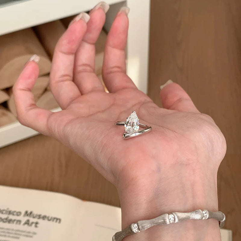 Damen Eleganter Ring mit kunstvollem Tropfen-Design Shop Nory