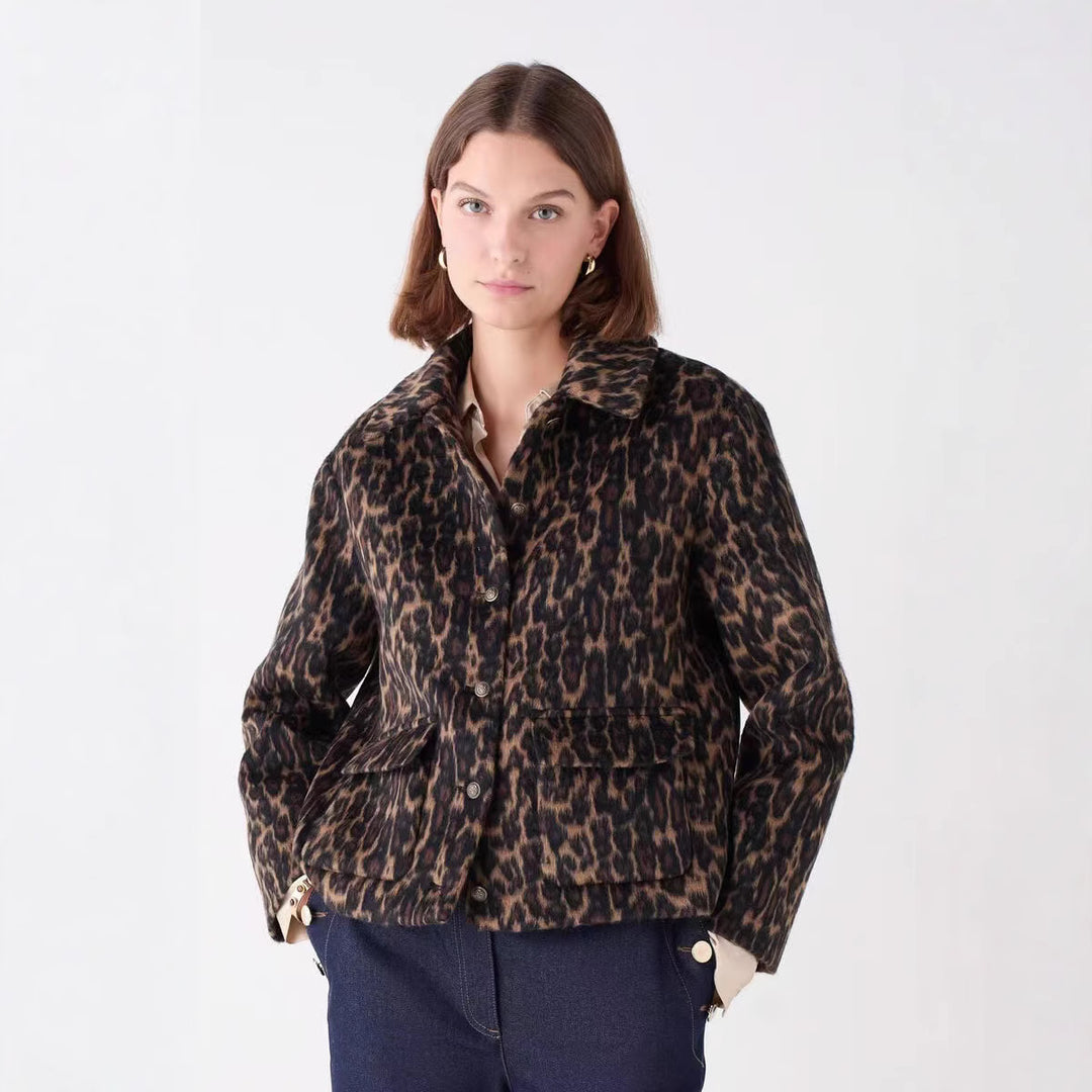 Damen Boxy‑Kurzjacke mit Leopardenmuster, Hemdkragen und aufgesetzten Pattentaschen Shop Nory