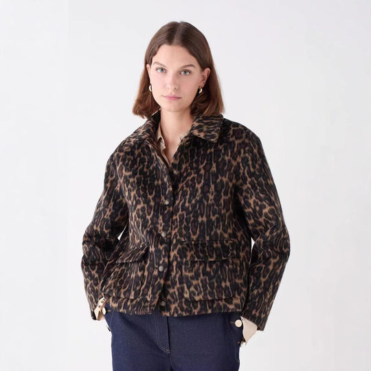 Damen Boxy‑Kurzjacke mit Leopardenmuster, Hemdkragen und aufgesetzten Pattentaschen Shop Nory