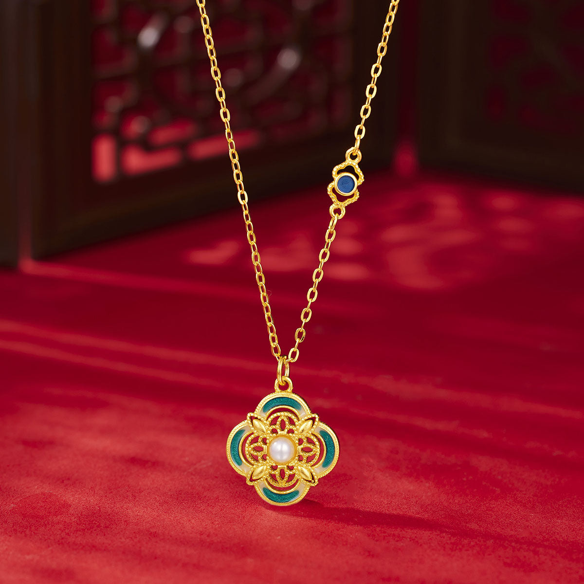 Damen elegante Halskette mit kunstvollem Blumenanhänger Shop Nory