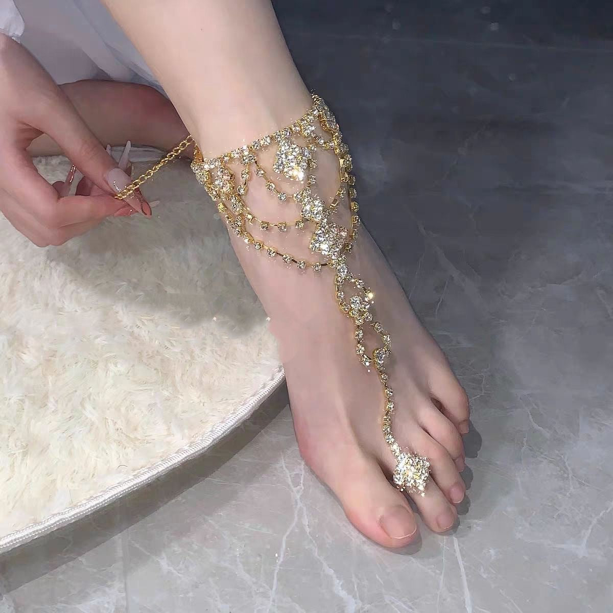 Zierliches Strass Fußschmuck Fußkettchen mit Zehenring und Verstellbarer Kettenpasse