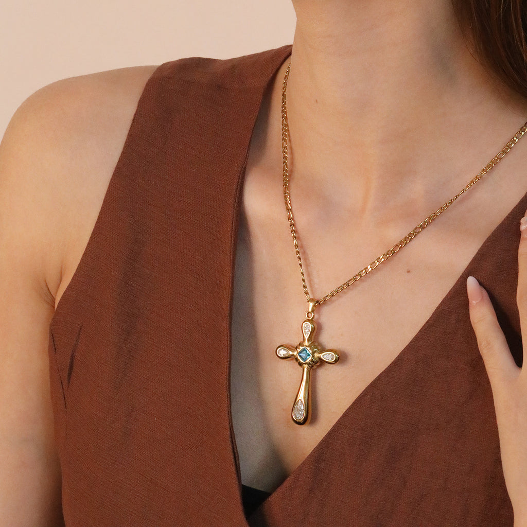 Damen stilvolle Kreuz-Halskette mit funkelnden Zirkonia-Elementen Shop Nory
