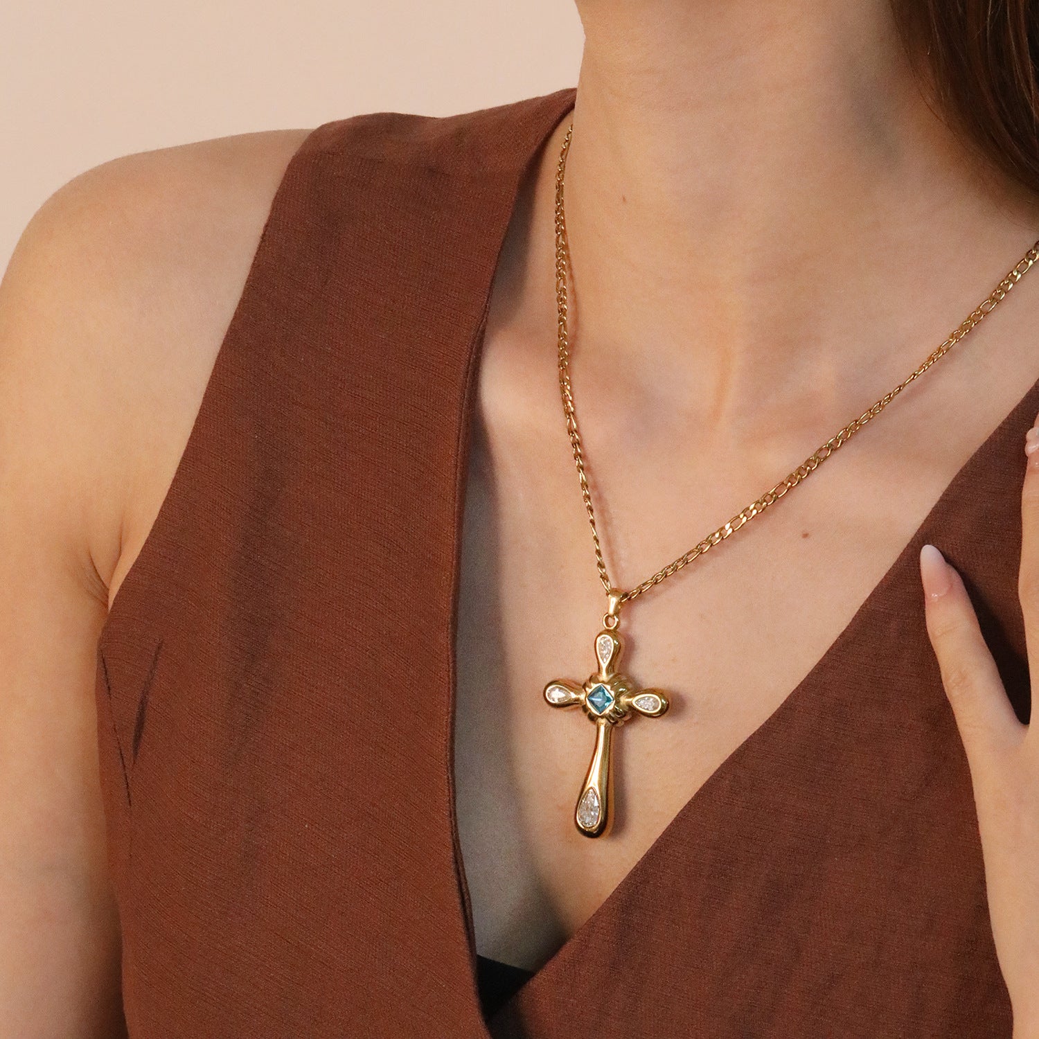 Damen stilvolle Kreuz-Halskette mit funkelnden Zirkonia-Elementen Shop Nory