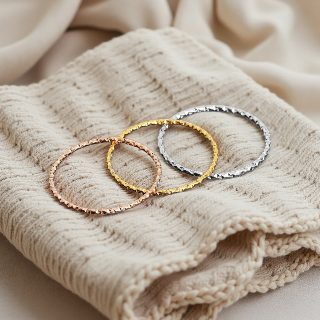 Damen Ring mit elegantem, gedrehtem Design aus hochwertigem Edelstahl Shop Nory