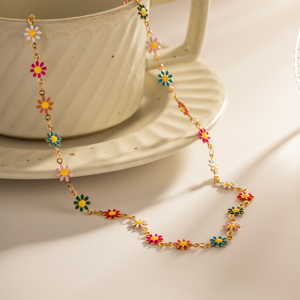 Damen Halskette mit bunten Blumenmotiven und goldfarbener Kettenverarbeitung Shop Nory