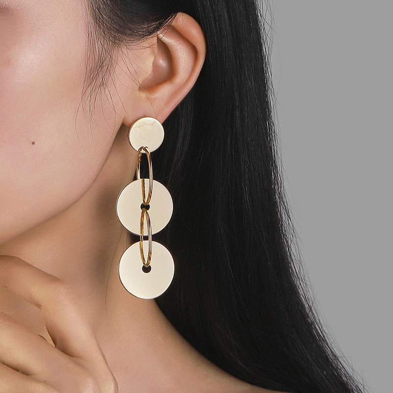 Damen Hängende Ohrringe mit geschwungenem Kettendesign Shop Nory