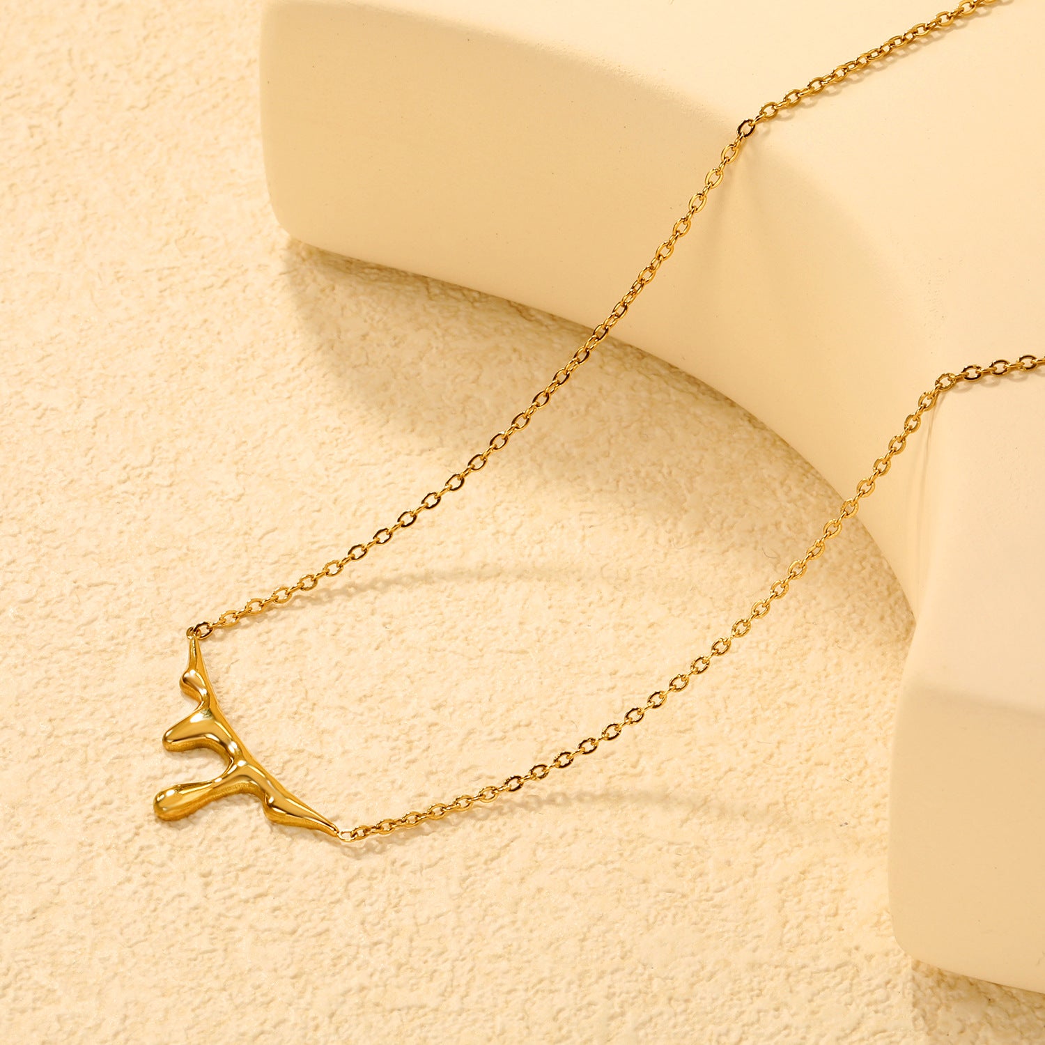 Damen Halskette mit herzförmigem Anhänger aus hochwertigem Edelstahl mit funkelndem Zirkonia Shop Nory