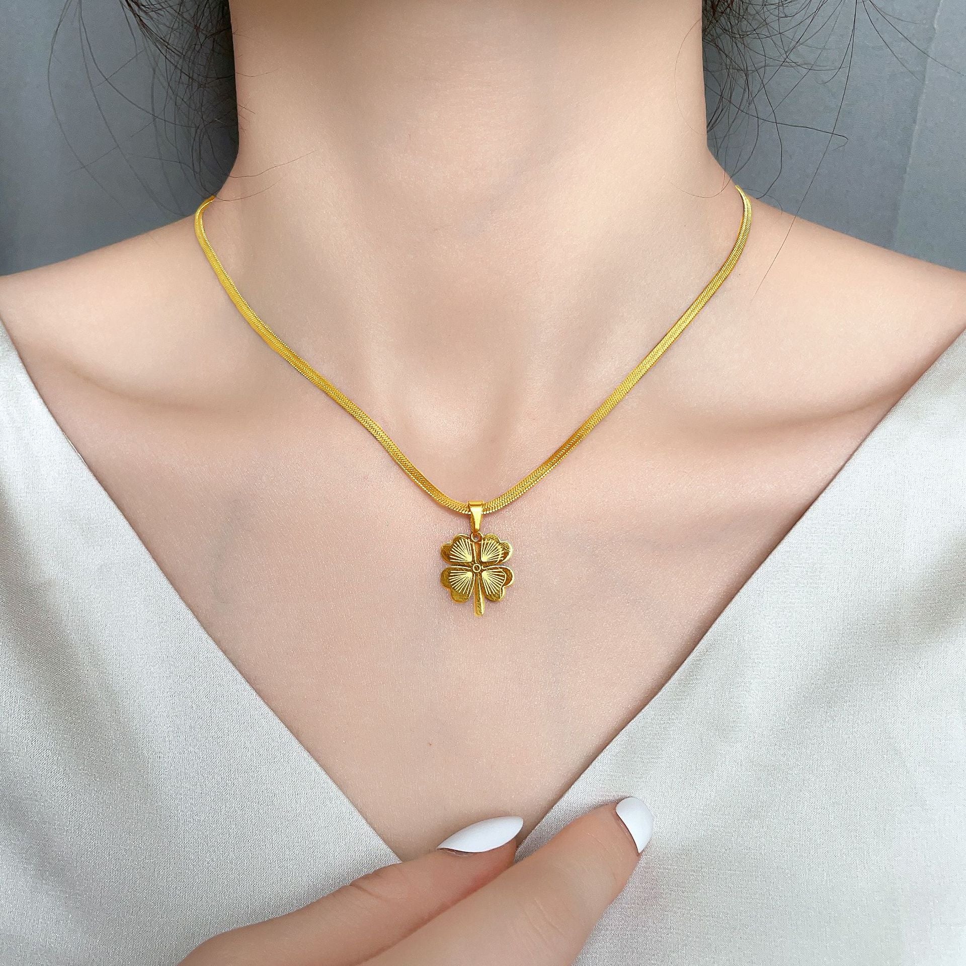 Damen elegantes Halskette mit glücksbringendem Kleeblatt-Anhänger Shop Nory