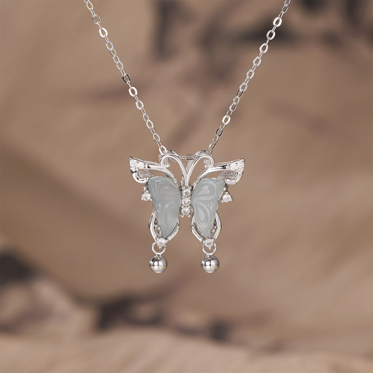 Damen Halskette mit kunstvollem Schmetterlingsanhänger und strahlenden Zirkonia Shop Nory