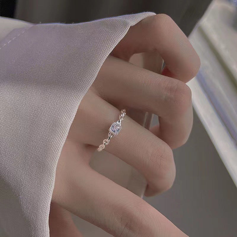 Damen offener Ring mit elegantem Kettendesign und funkelndem Zirkonia Shop Nory
