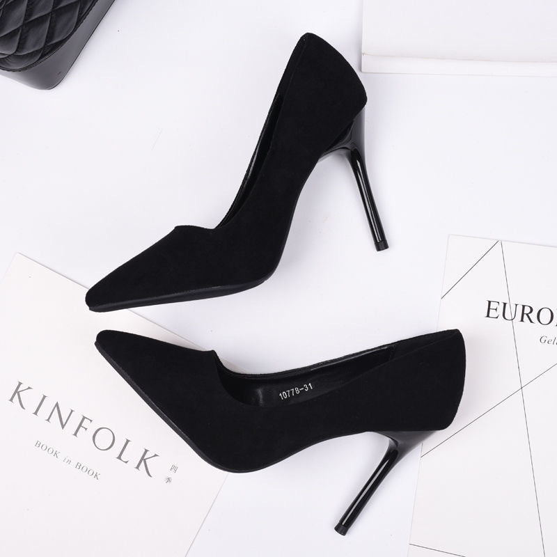 Damen Elegante spitz zulaufende Velours‑Optik Pumps mit schmalem Stiletto Shop Nory