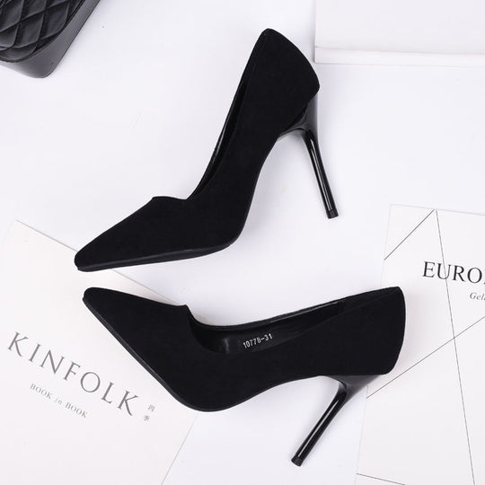 Damen Elegante spitz zulaufende Velours‑Optik Pumps mit schmalem Stiletto Shop Nory