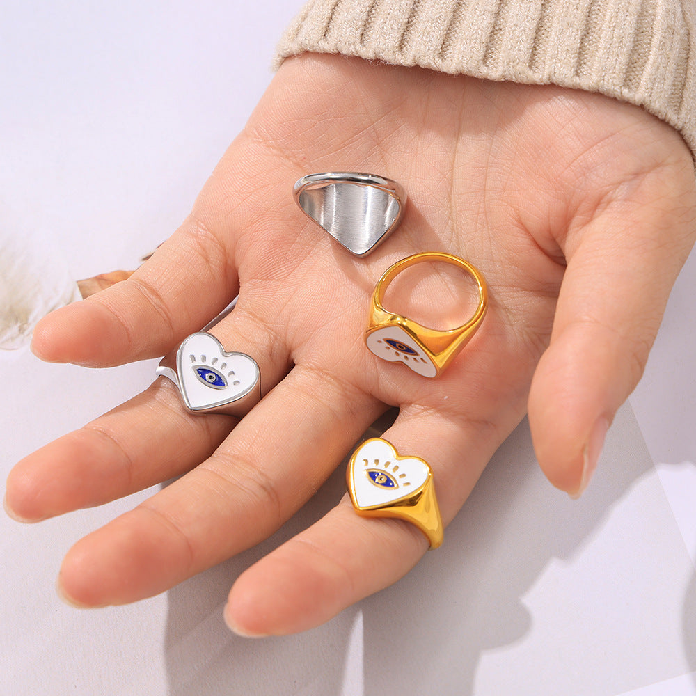 Damenring mit herzförmigem Design und Eye-Emblemen Shop Nory