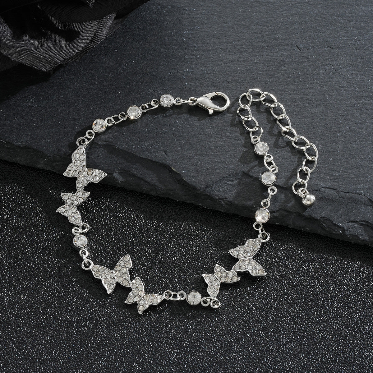 Damenarmband mit funkelnden Schmetterlingen Shop Nory
