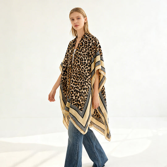 Damen Oversized Kimono-Überwurf mit Leopardmuster und breiter Satin-Bordüre Shop Nory