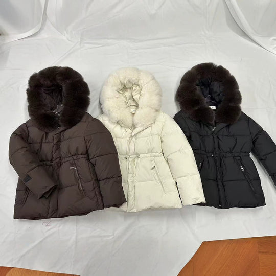 Damen nan kurze wattierte Steppjacke mit Kordelzugtaillierung und voluminösem Fellkragen Shop Nory