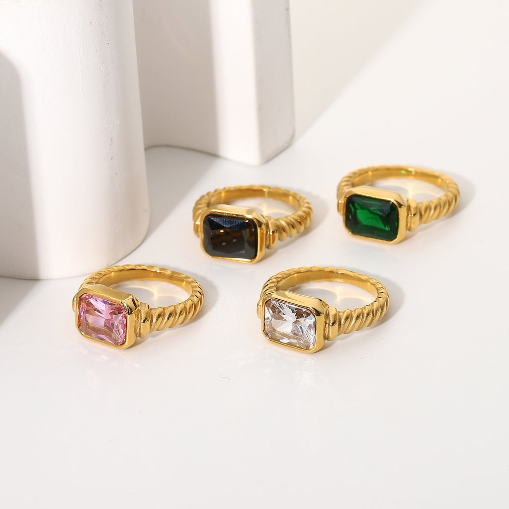 Damenring mit elegantem, facettiertem rosa Stein und gedrehtem Design Shop Nory