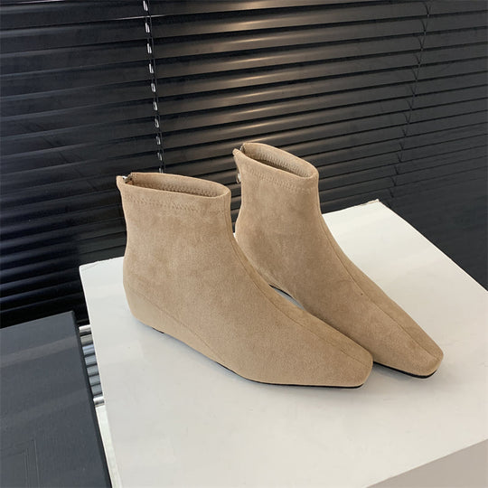Damen modische Ankle Boots aus feinem Wildleder mit spitzem Schnitt und leichter Keilsohle
