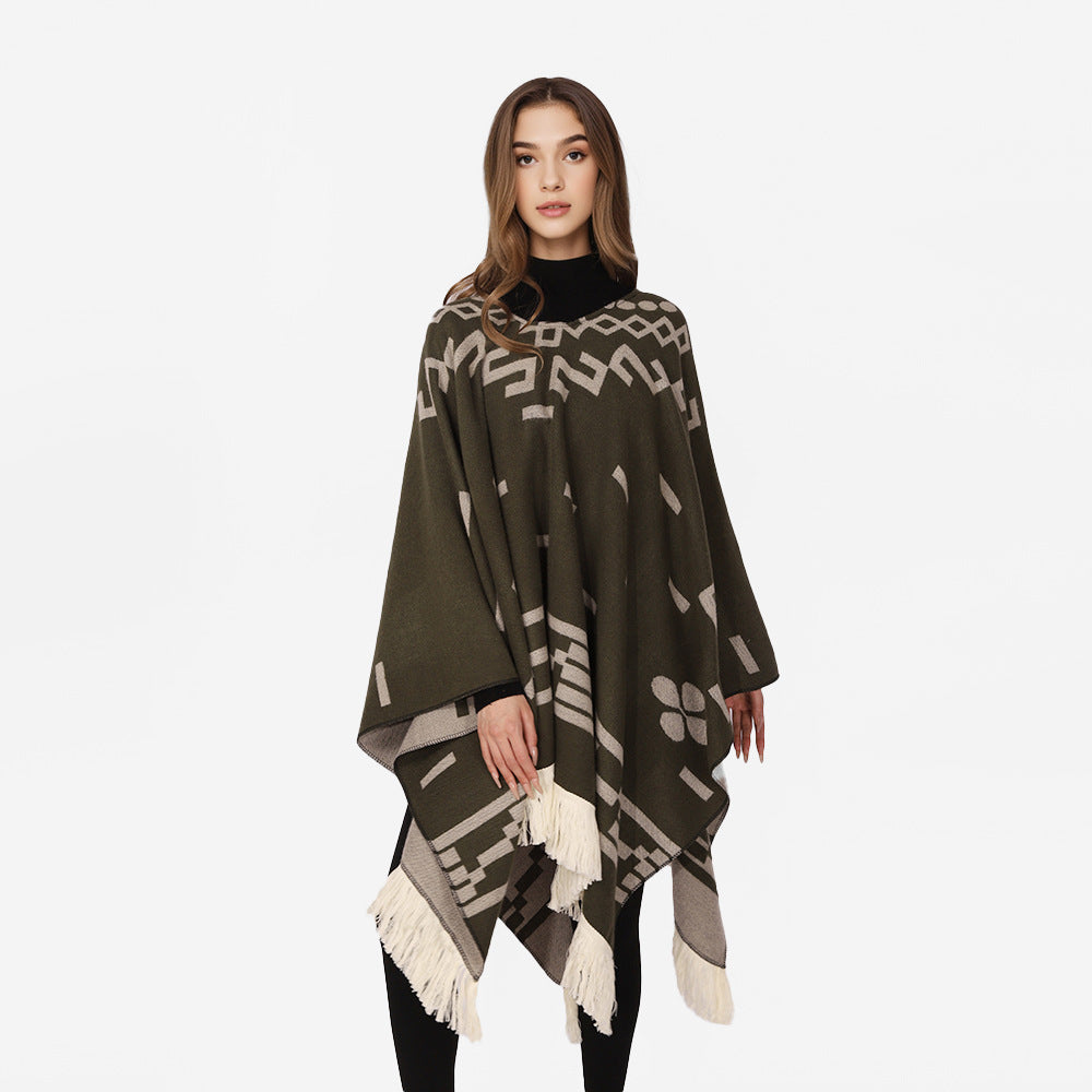 Damen Oversize Poncho im Boho‑Stil mit V‑Ausschnitt, Jacquard‑Muster und langen Fransen Shop Nory