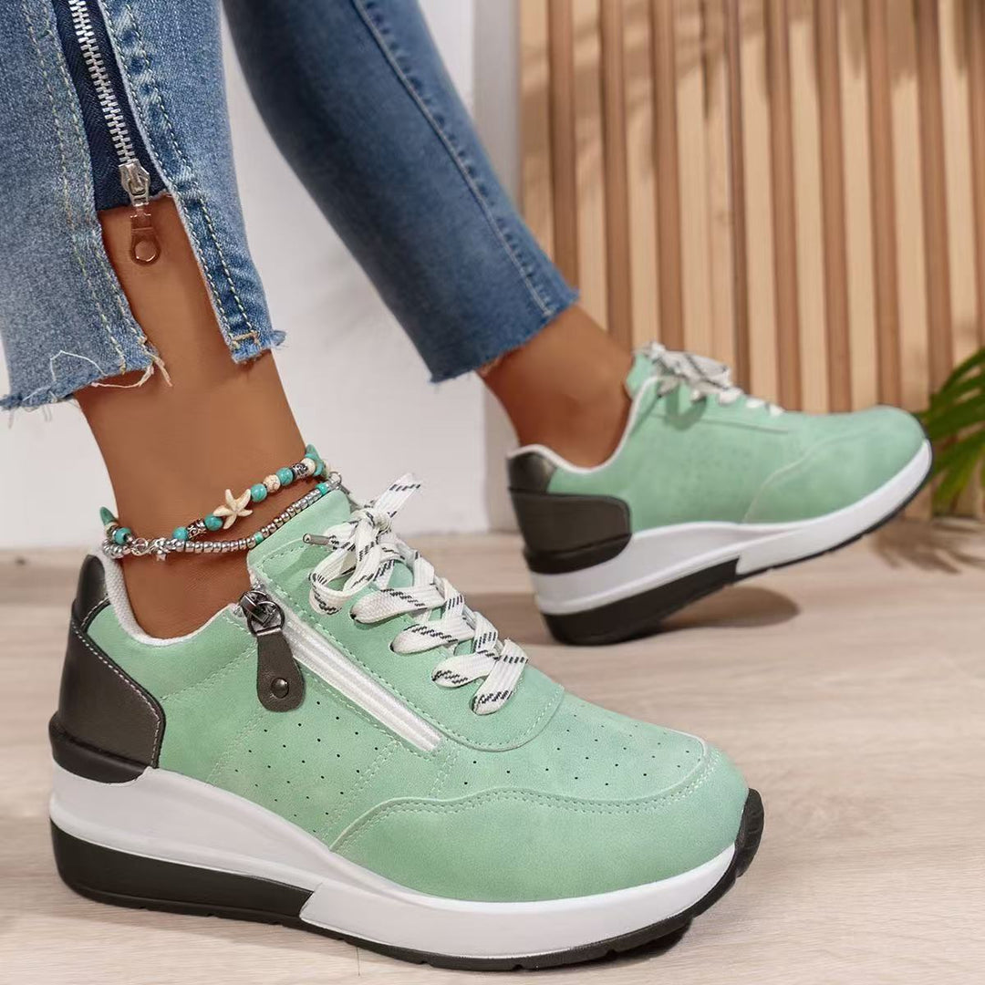 Damen Keilabsatz-Sneaker mit seitlichem Reißverschluss und perforiertem Obermaterial Shop Nory