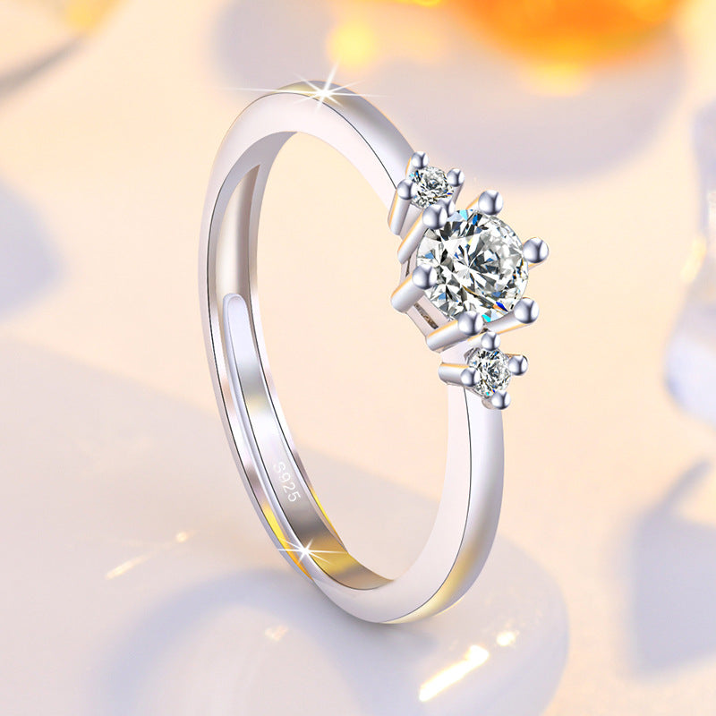Damen Verlobungsring mit kunstvoller Zirkonia-Besatzung und eleganten Details Shop Nory