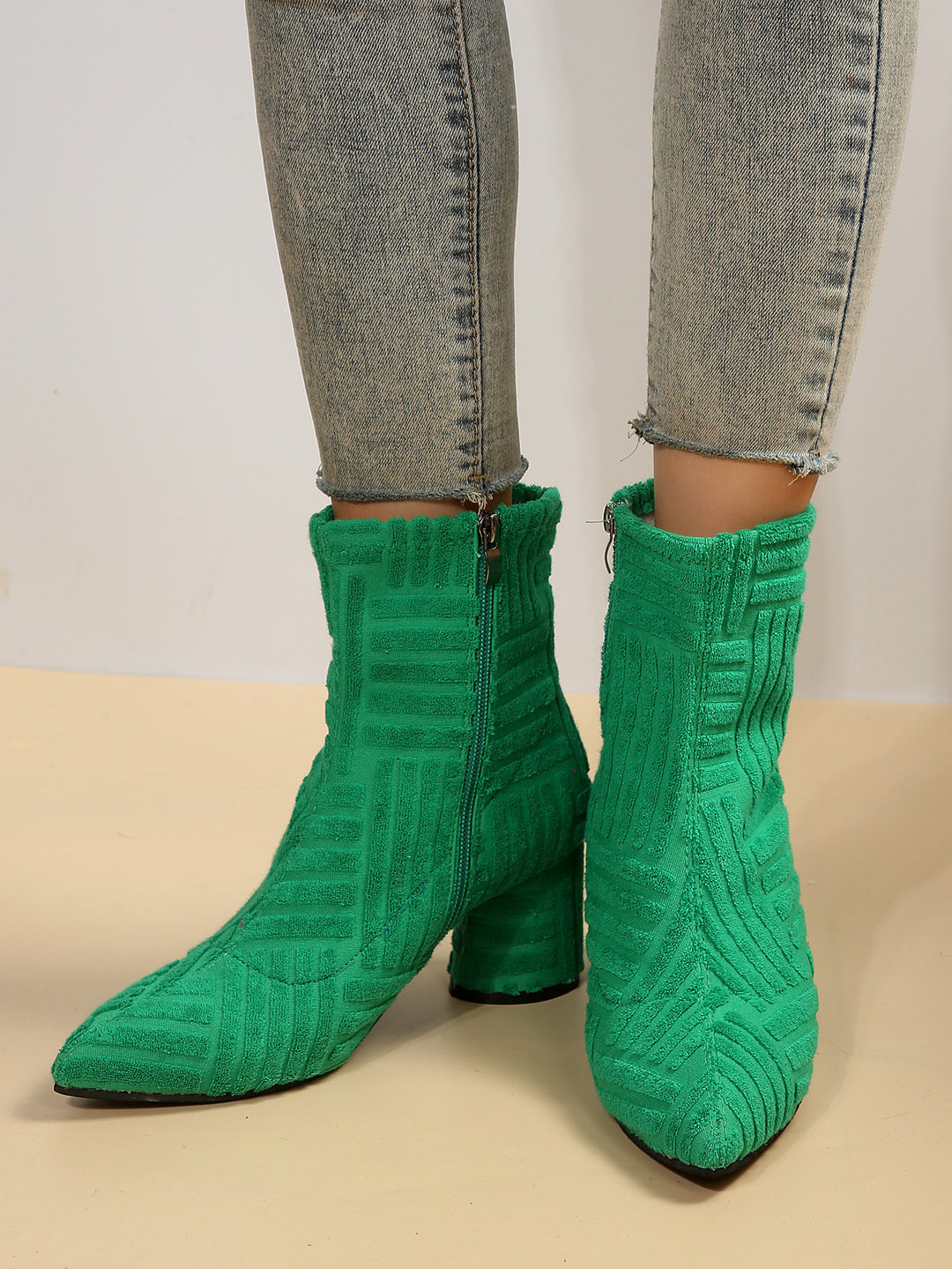 Damen Texturierte Ankle-Boots aus Frottee mit spitz zulaufender Vorderkappe und Blockabsatz Shop Nory