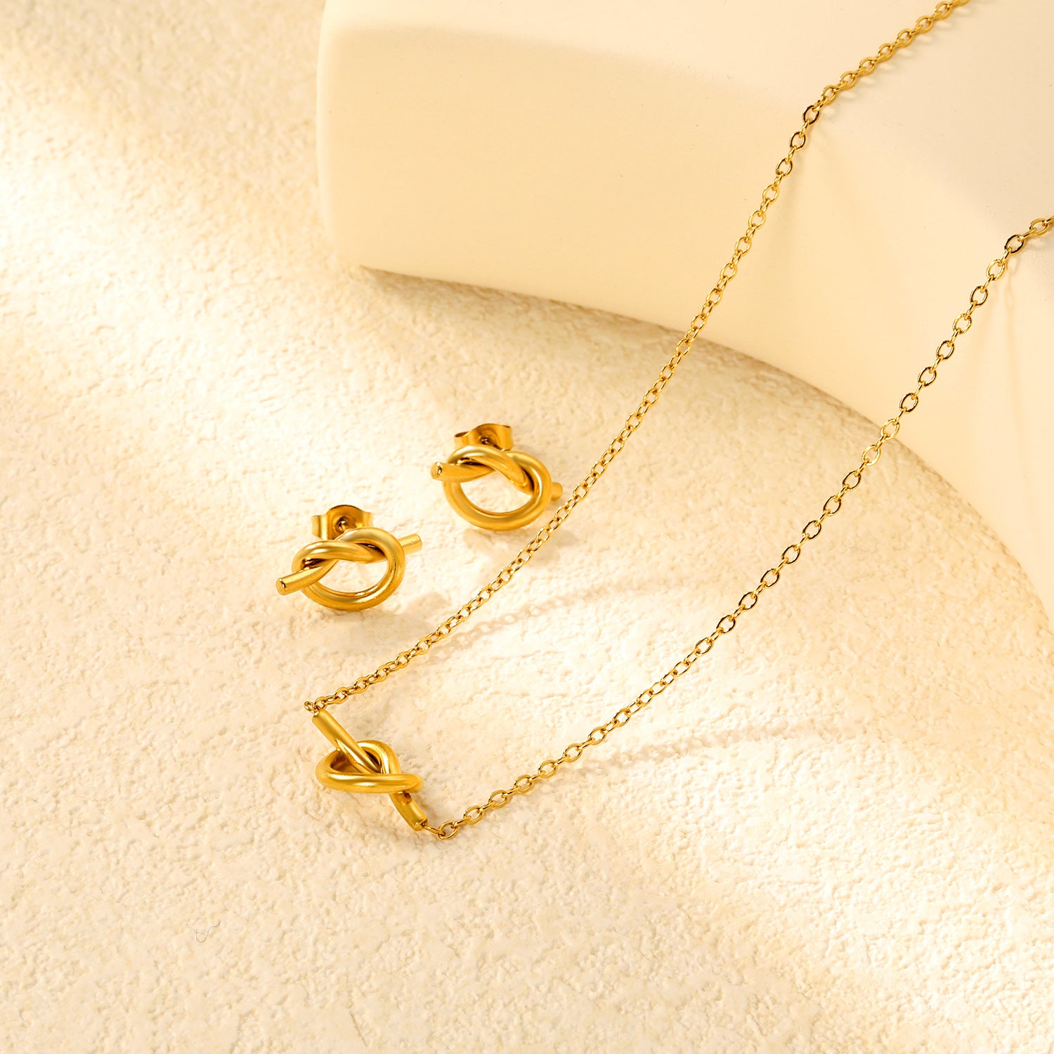 Damen Schmuckset mit schwarzem Herzanhänger und eleganten Ohrringen Shop Nory