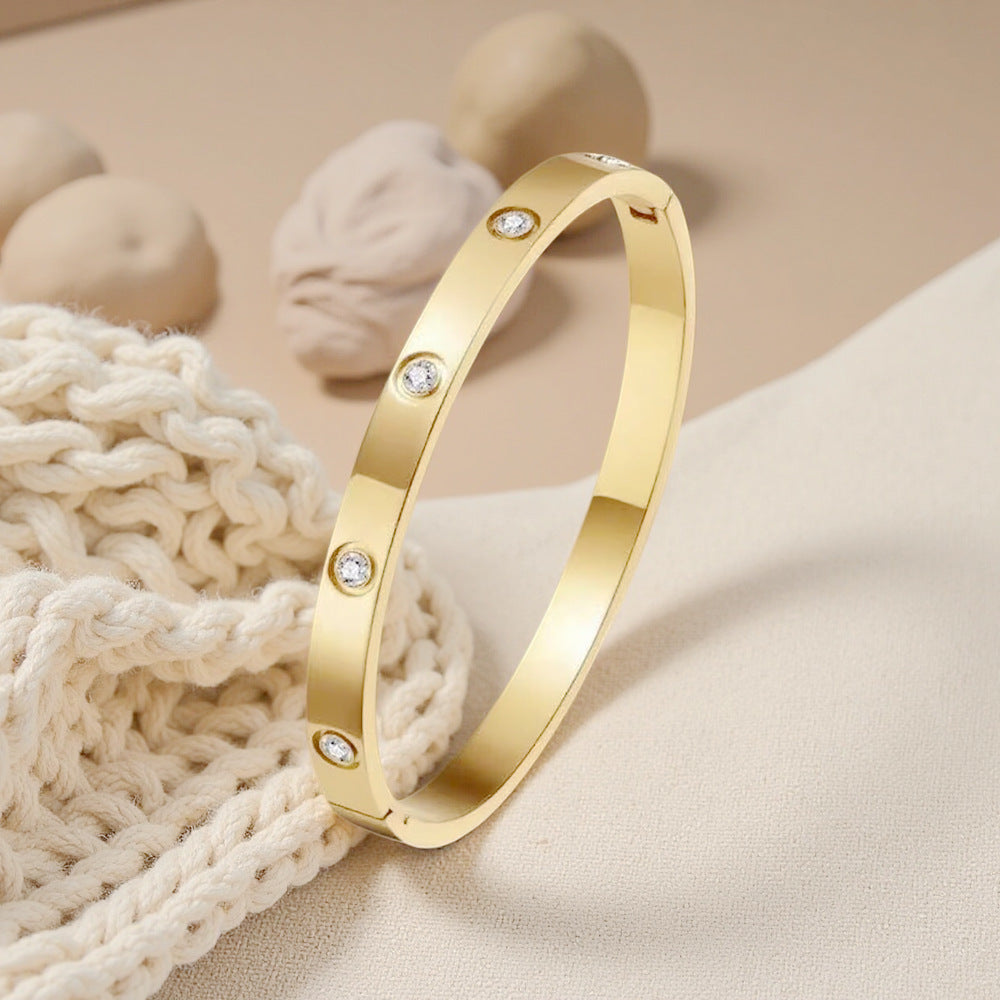 Damen Eleganter Ring aus hochwertigem Edelstahl mit funkelnden Zirkonia Shop Nory