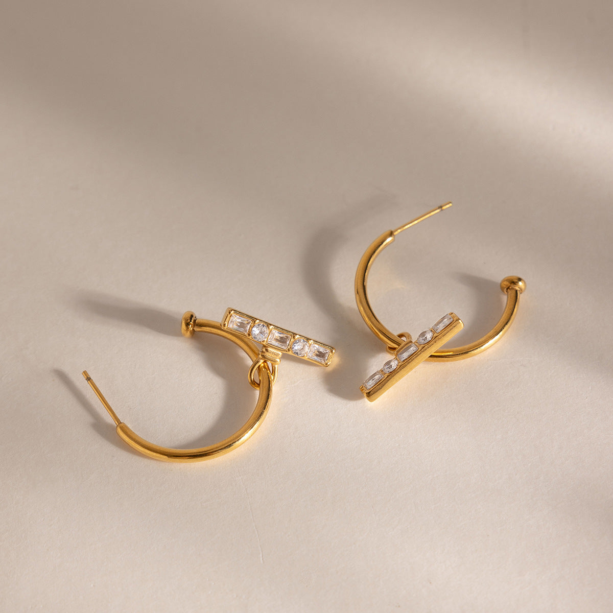 Damen Ohrhänger mit funkelndem Kristallschmuck und hypoallergener Edelstahlverarbeitung Shop Nory