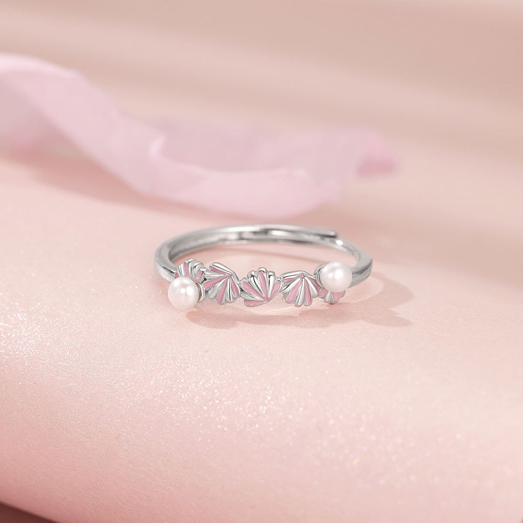 Damen Ring mit perlenschmückendem Blütenmotiv und filigraner Goldverzierung Shop Nory