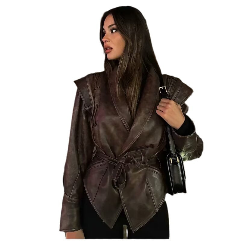 Damen Wickel-Lederjacke mit Taillengürtel, betonter Schulterpartie und femininer Silhouette Shop Nory