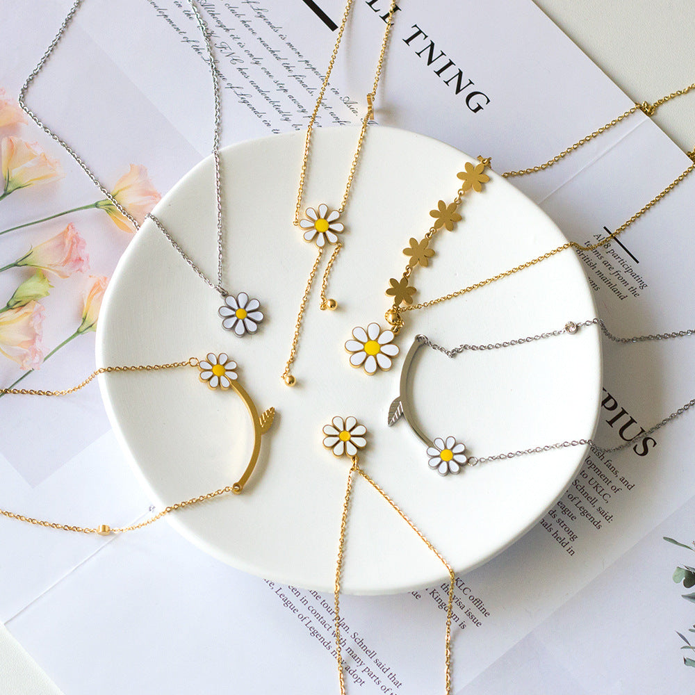 Damen schmückendes Armband mit verspieltem Margaritenmotiv und hochwertiger Edelstahloberfläche Shop Nory