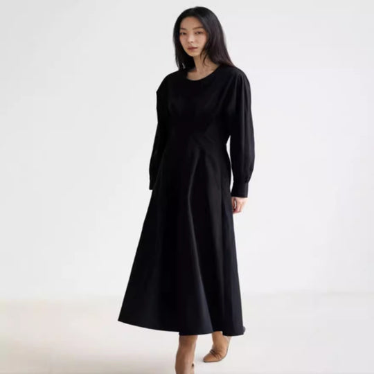 Damen Maxikleid mit Taillenabnähern, Rundhalsausschnitt und voluminösen Manschetten Shop Nory