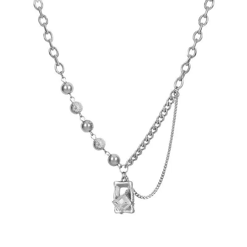 Damen Kette mit einzigartigem Anhänger und funkelnden Perlendetails Shop Nory