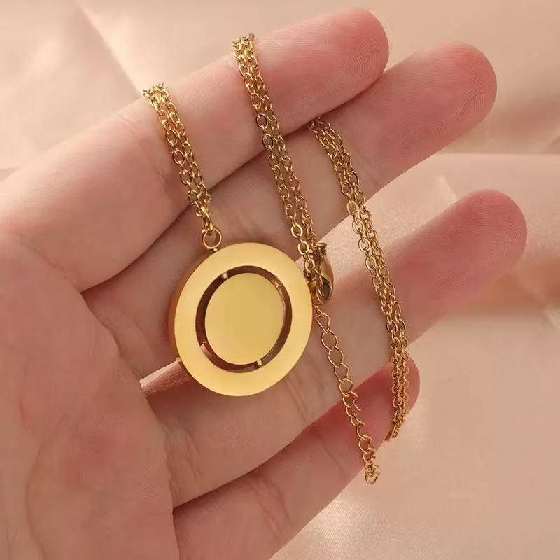 Damen Kette mit modernem, minimalistischen Anhänger Shop Nory