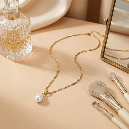 Damen Halskette mit tropfenförmigem Perlenanhänger und feiner Gliederkette Shop Nory